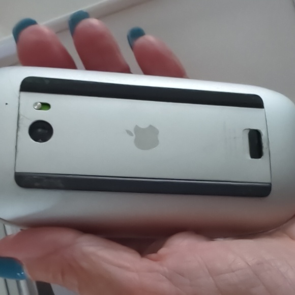 White Used Apple Wireless Keypad and Mouse - Picture 5 of 5